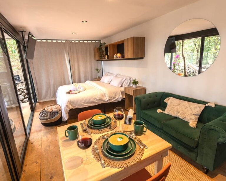 02-Fungi-cabins-Cabana-3